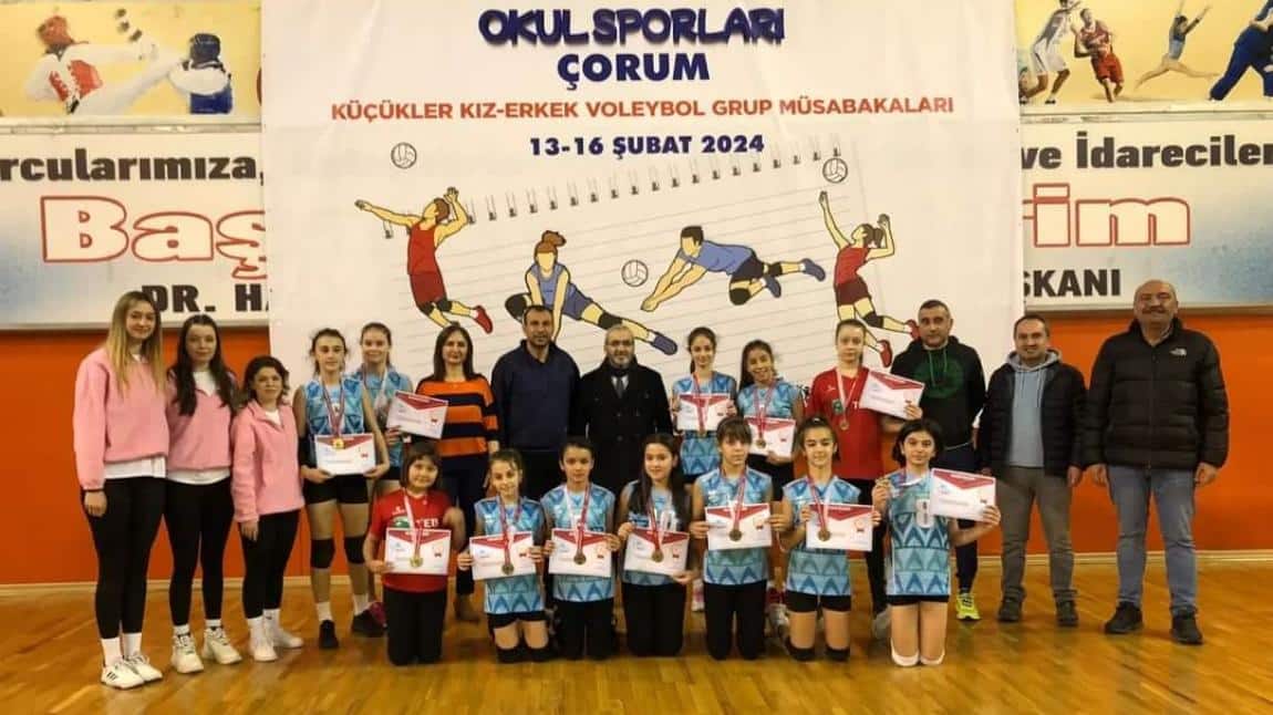 Şehit Şerife Bacı Ortaokulu Mini Voleybol Kız Takımı Bölge Şampiyonu